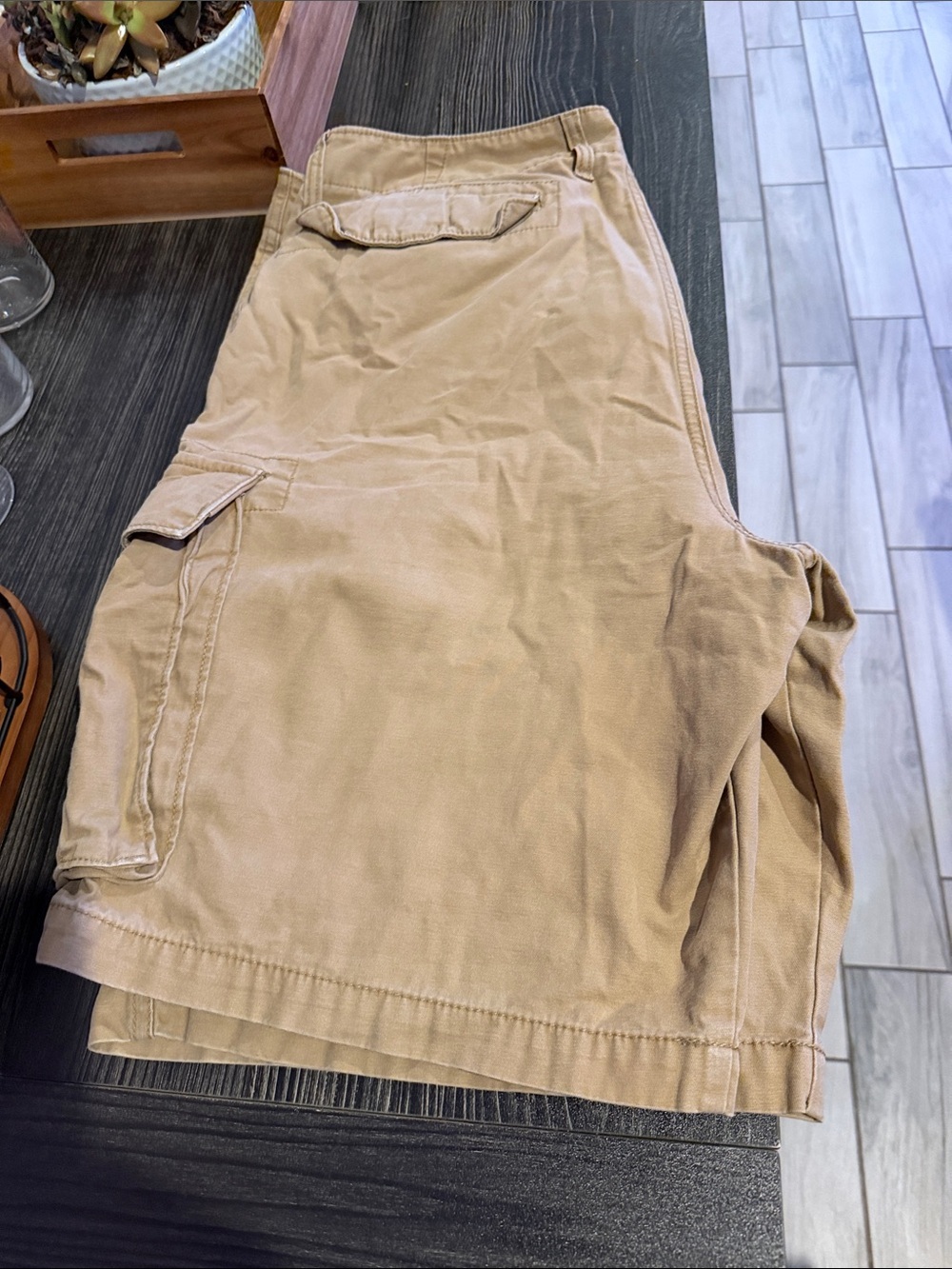 Old Navy Men’s Cargo Shorts in Tan Brown - Picture 5 of 7